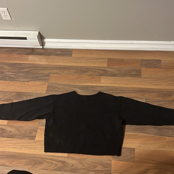 Black crop pullover sweater - Picture 3 of 3